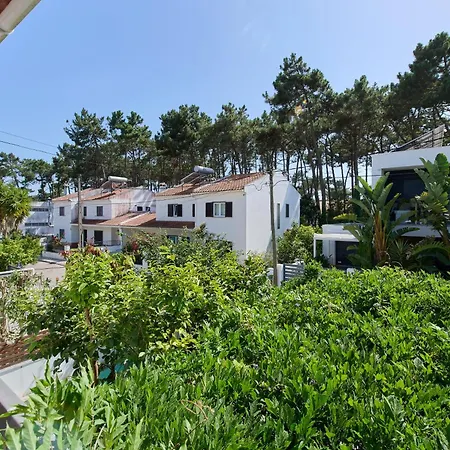 Дом отдыха 20 Daura Aroeira- Private Heated Pool